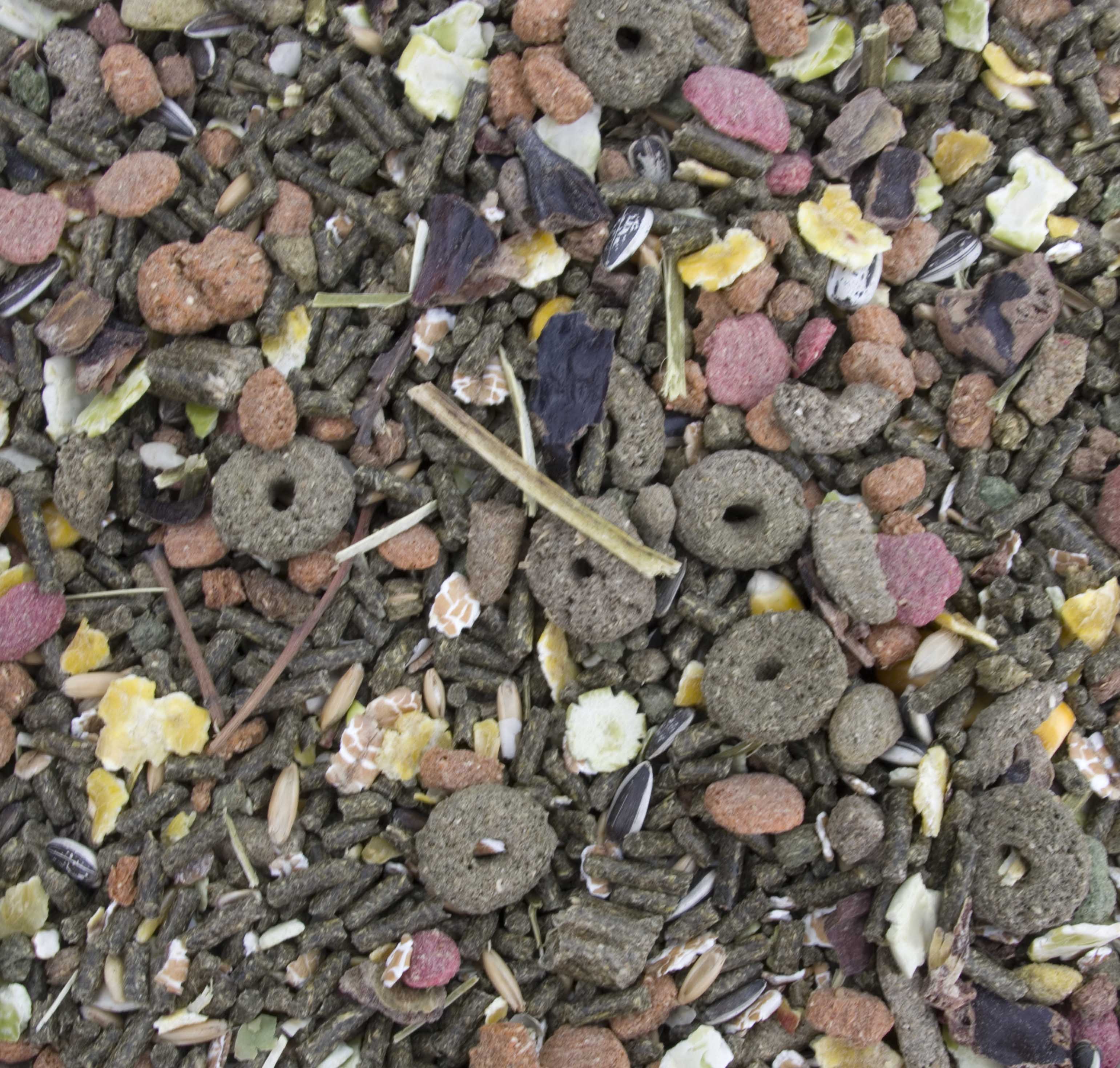 Muesli mix with few flakes and lots of pellets and extrusions